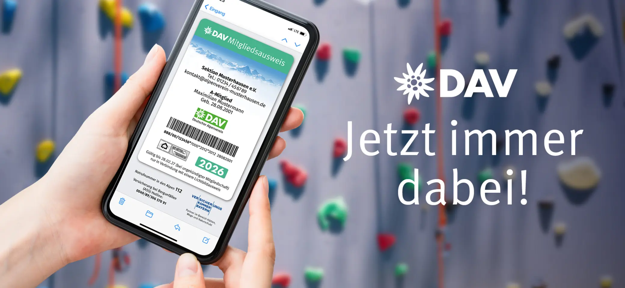 Ein Smartphone mit dem digitalen Mitgliedsausweis im Display | © DAV